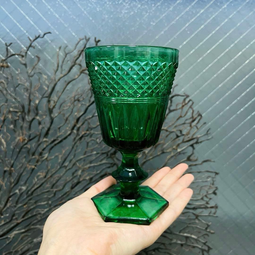 骨董　時代ガラス　上品プレス　ビリジアングリーン　ゴブレット　ワイングラス １客
