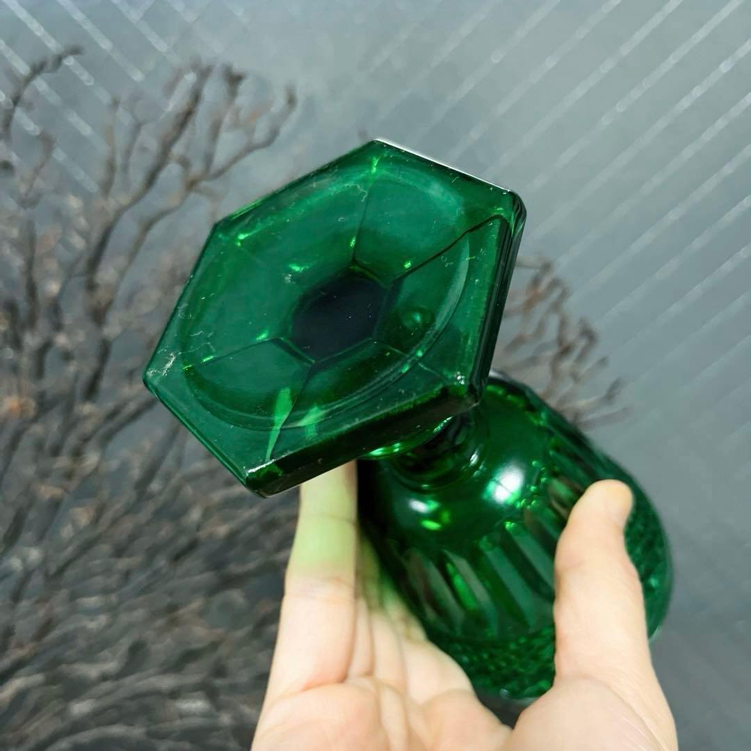 骨董　時代ガラス　上品プレス　ビリジアングリーン　ゴブレット　ワイングラス １客