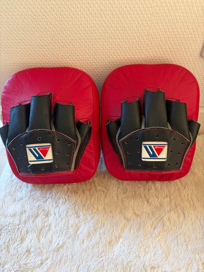 Winning パンチングミット 黒/赤