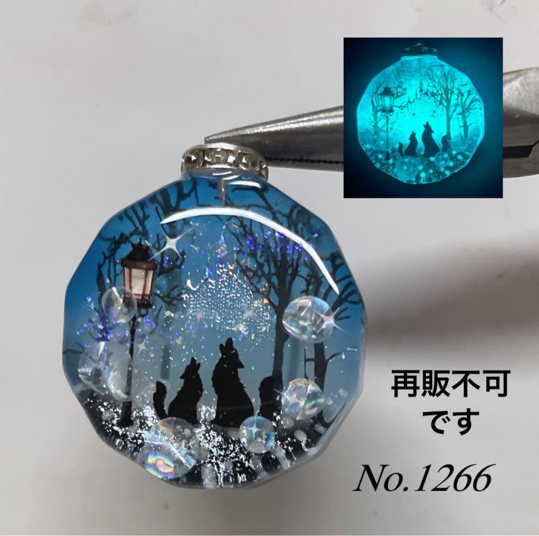 すず☆らん/森のお城と親子鹿　蓄光　オルゴナイトキーホルダー