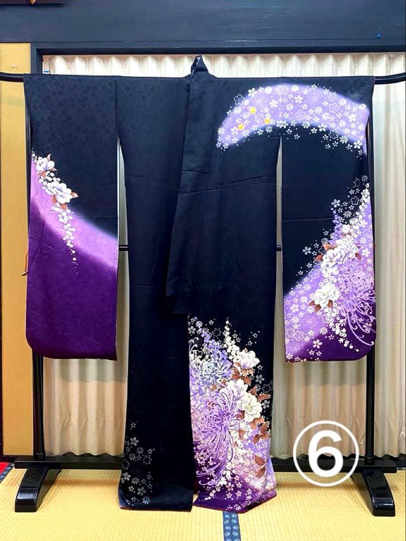 正絹振袖 黒と紫の花柄グラデーション 肩金糸刺繍