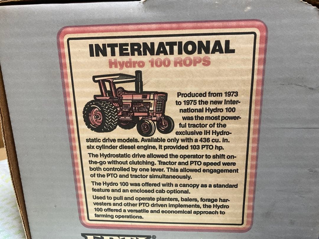 ERTL インターナショナル　トラクター