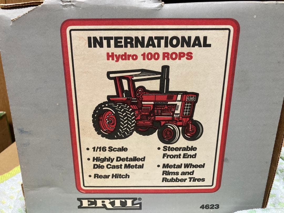 ERTL インターナショナル　トラクター