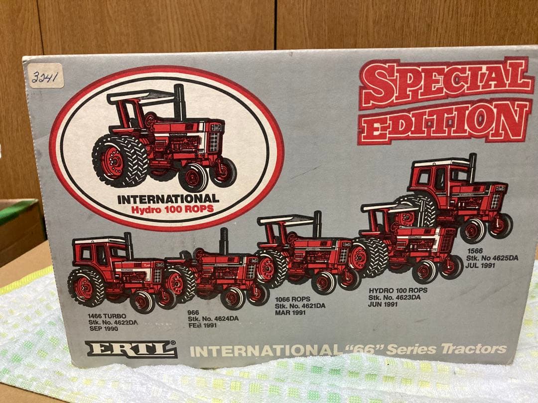 ERTL インターナショナル　トラクター