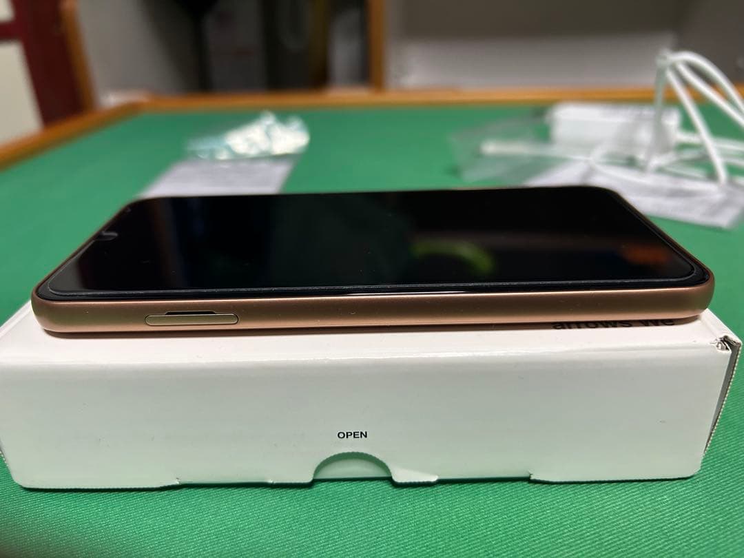 【附属品完備、充電器もつけます】arrows we FCG01 ローズゴールド