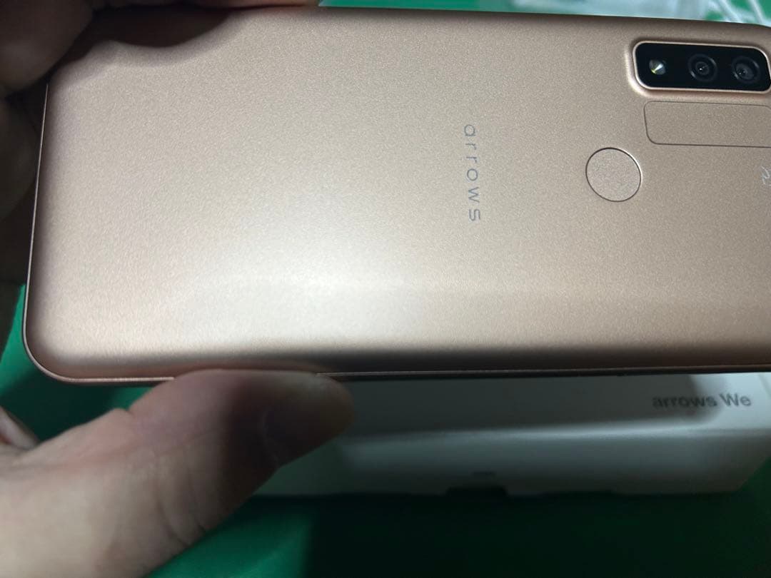 【附属品完備、充電器もつけます】arrows we FCG01 ローズゴールド