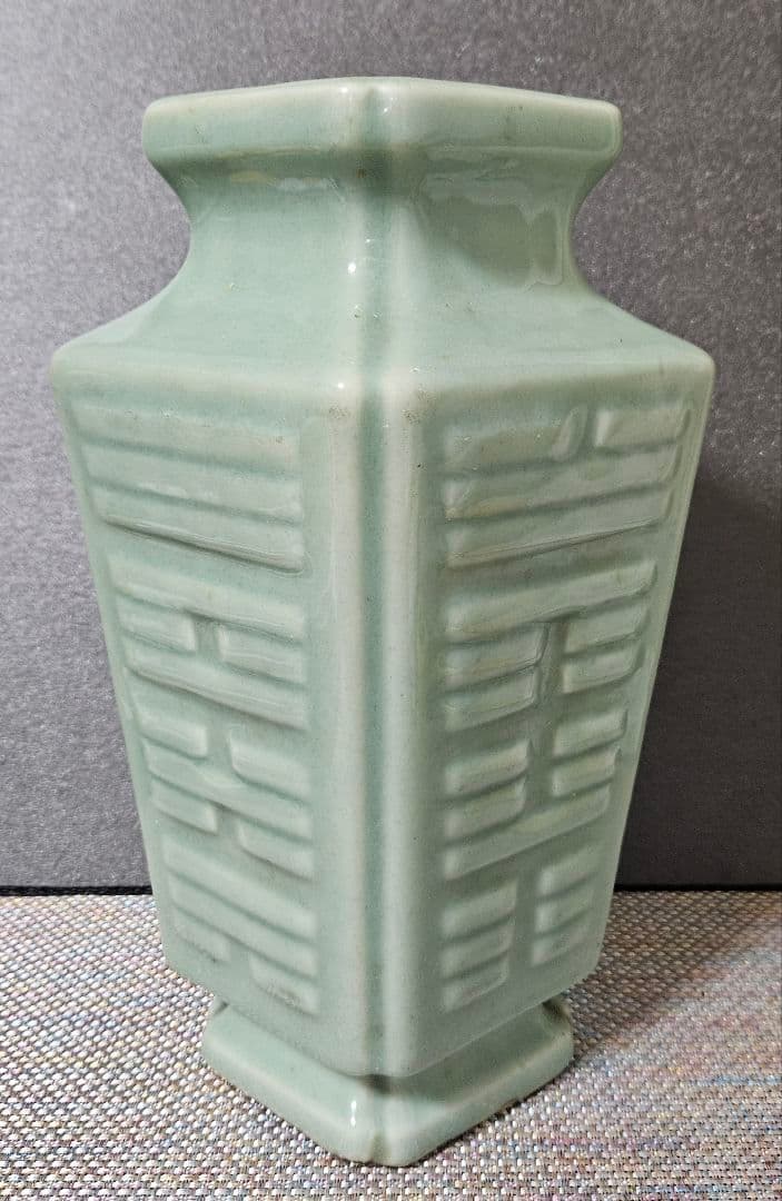 【時代古作品❗】青磁　算木文様　四方瓶 壺　花入れ　花生け　高さ 29.7cm