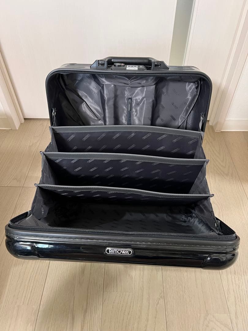 RIMOWA ブラック キャリーケース