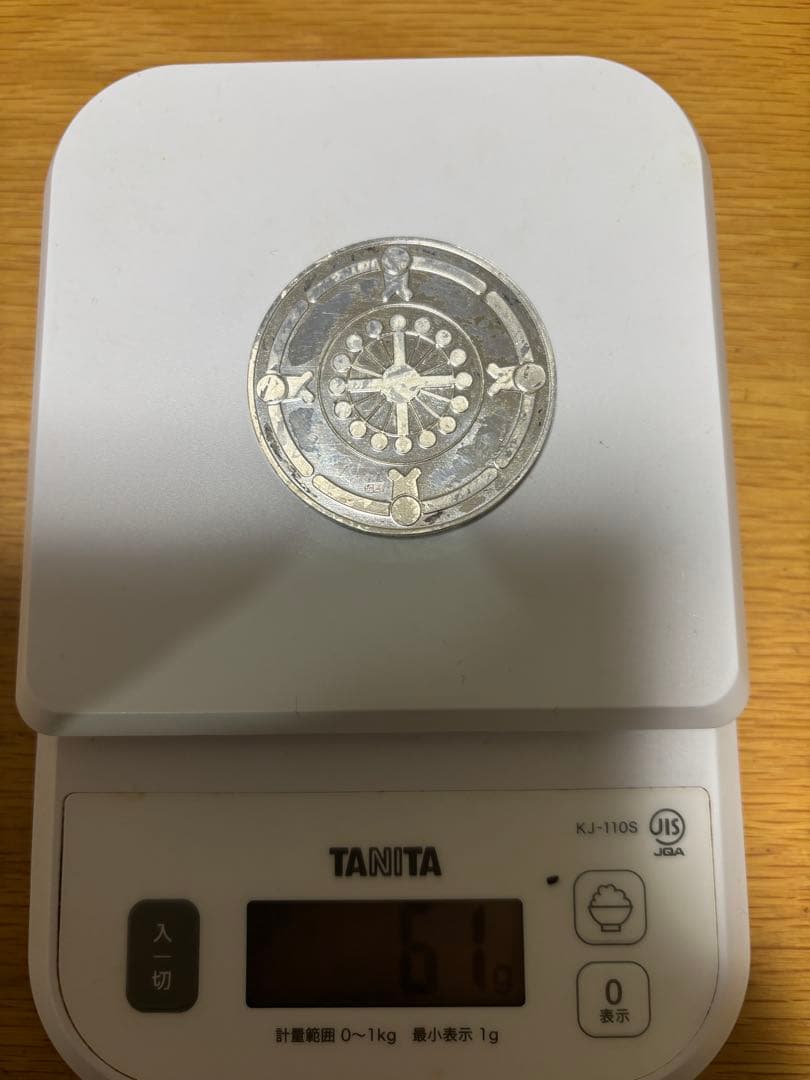 純銀のメダルと純銀の彫物