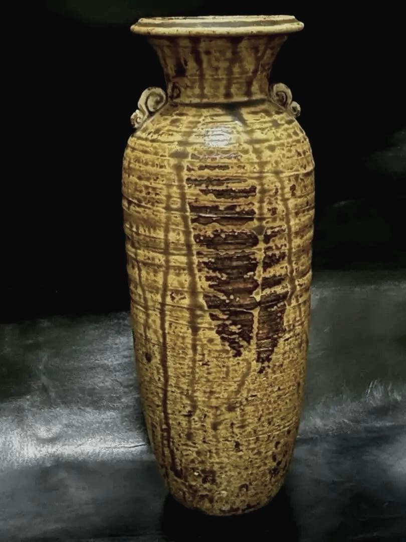 究極の美◾️蔵から見事な流れ落ちる釉薬の美しい完璧な造形の花瓶、壺が出て来ました。