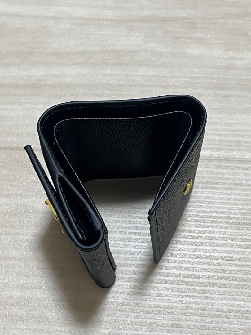 未使用品 プラダ 三つ折りコンパクトウォレット 1MH042