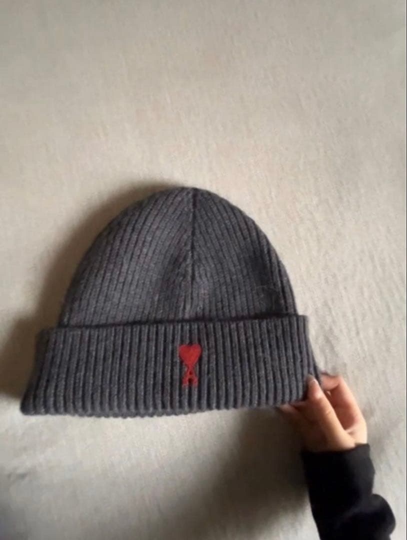 ami グレー リブ編み ビーニー