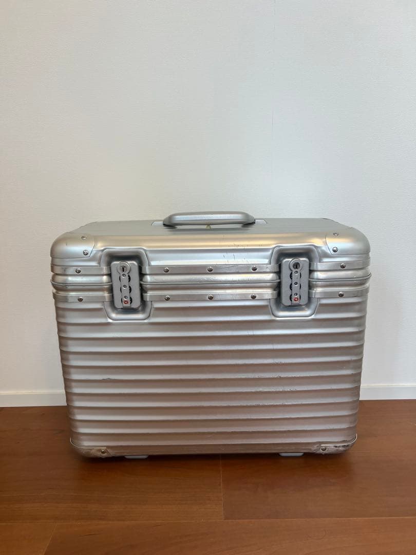 パイロット　シルバー アルミ キャリーケース