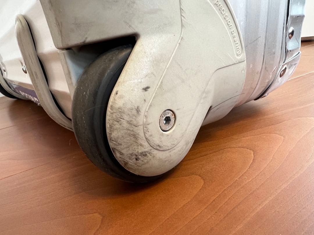 パイロット　シルバー アルミ キャリーケース