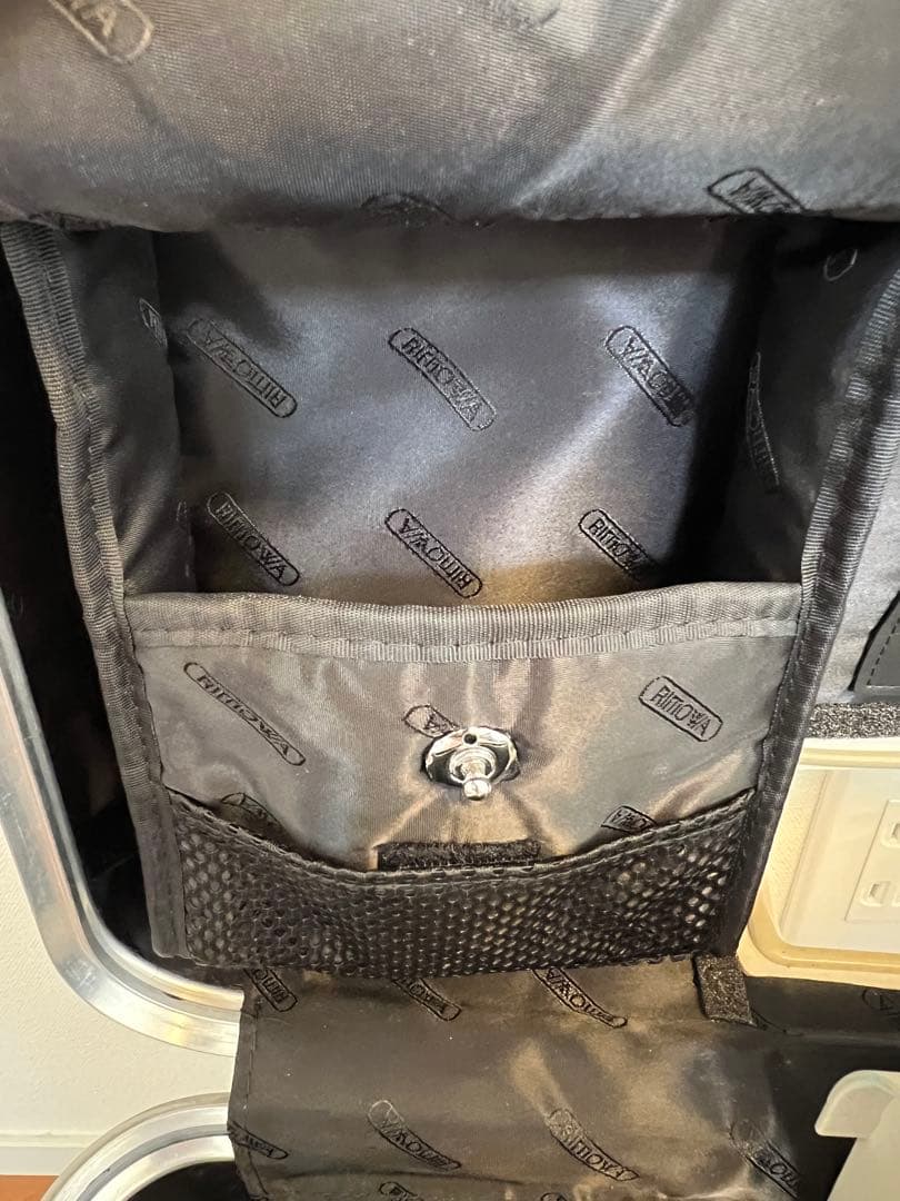 パイロット　シルバー アルミ キャリーケース