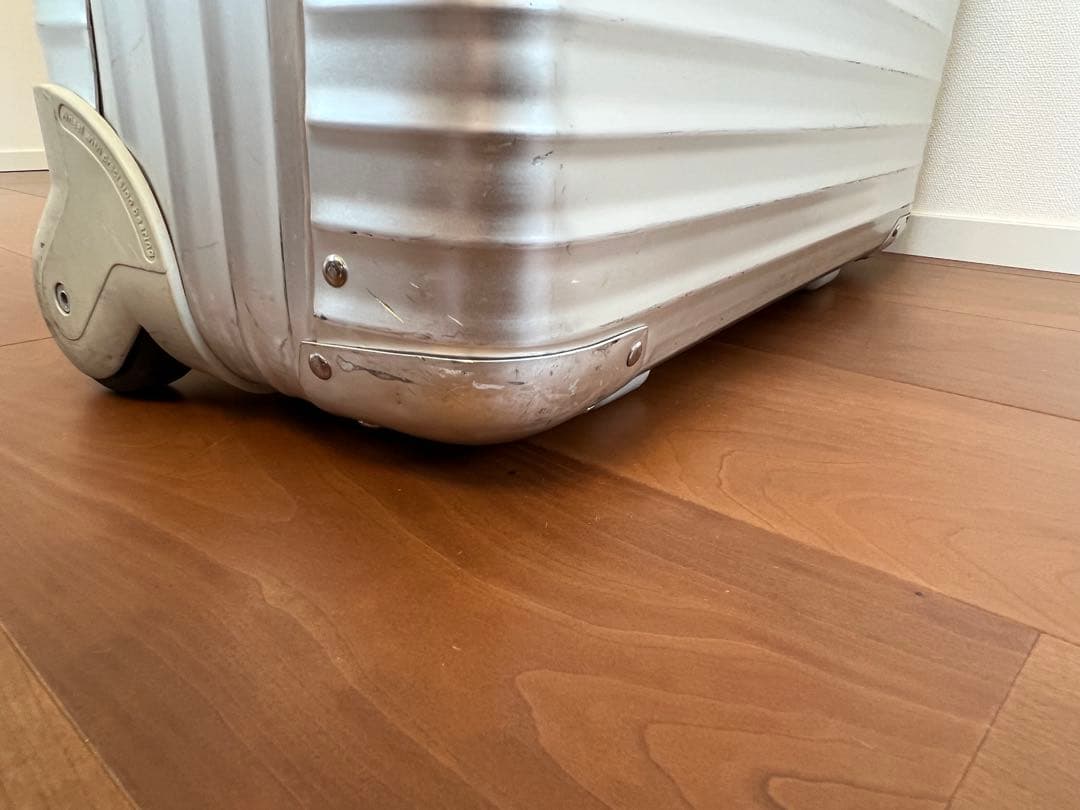 パイロット　シルバー アルミ キャリーケース