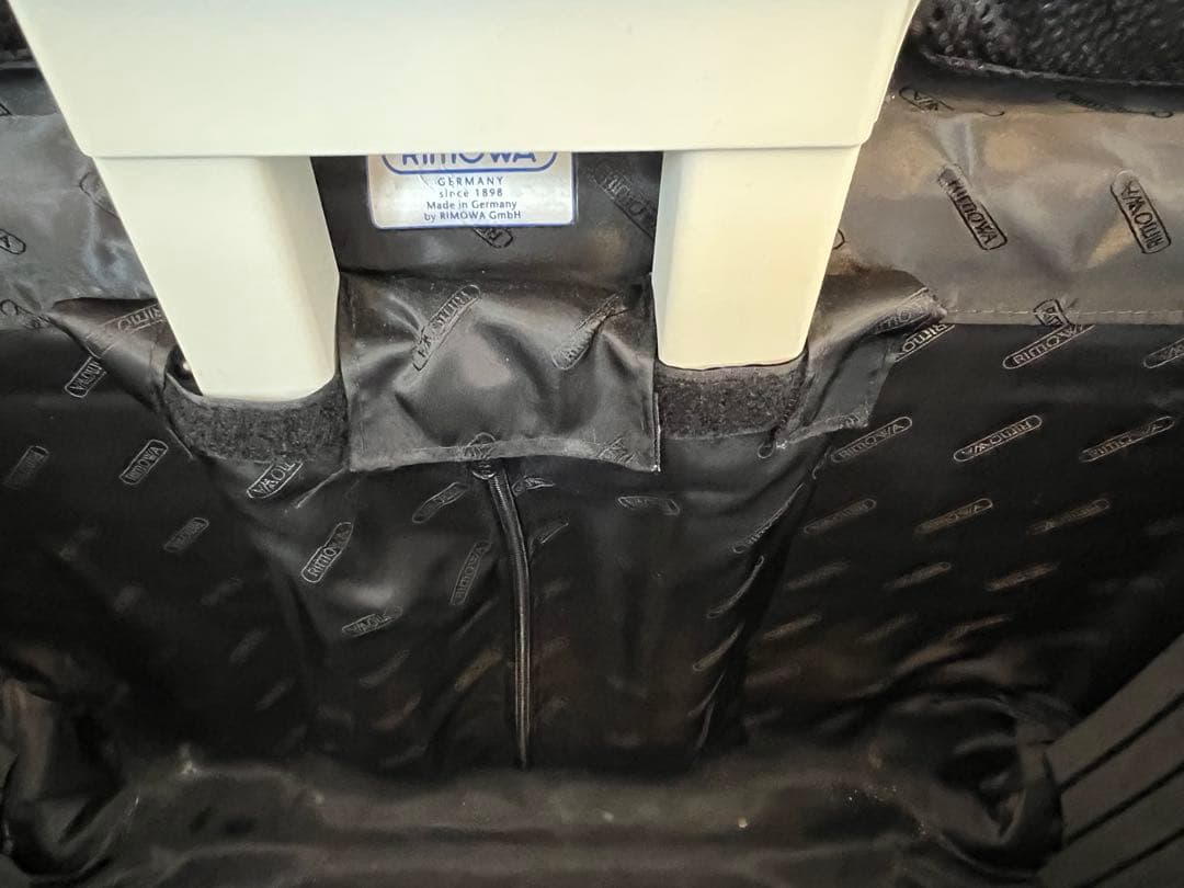 パイロット　シルバー アルミ キャリーケース