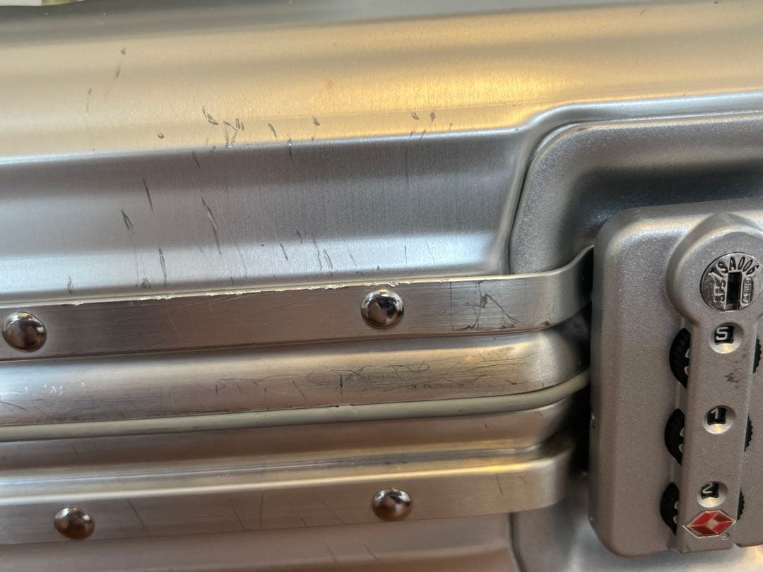 パイロット　シルバー アルミ キャリーケース