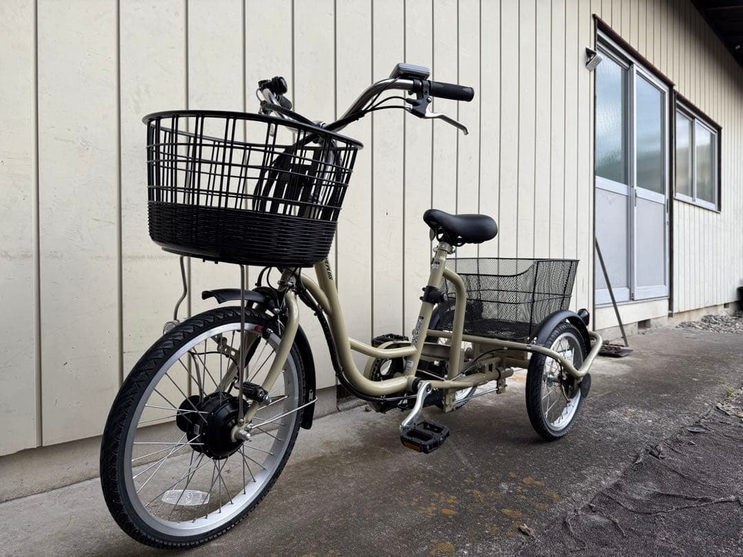 ベージュ 三輪車 前後バスケット付き