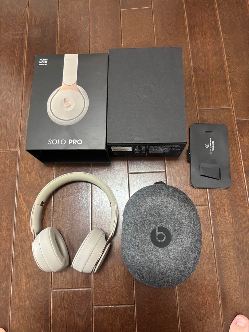 Beats SOLO PRO ベージュ