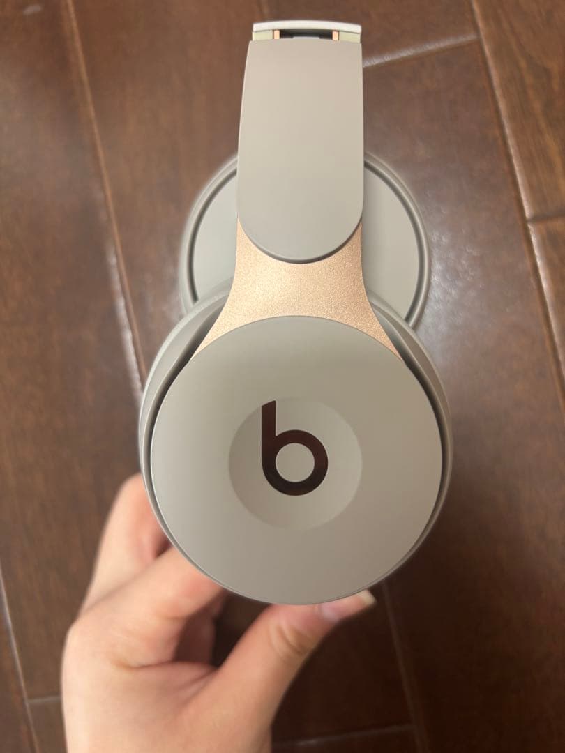 Beats SOLO PRO ベージュ