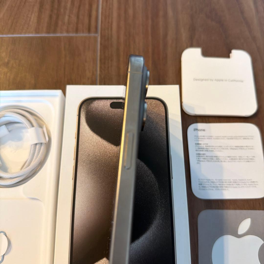 値下げ　美品　Apple iPhone 15 pro シルバー　本体