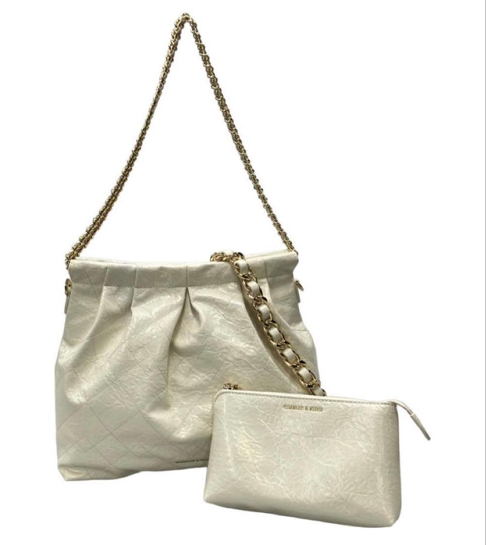 CHARLES & KEITHブレードチェーンハンドルホーボーバッグ クリーム