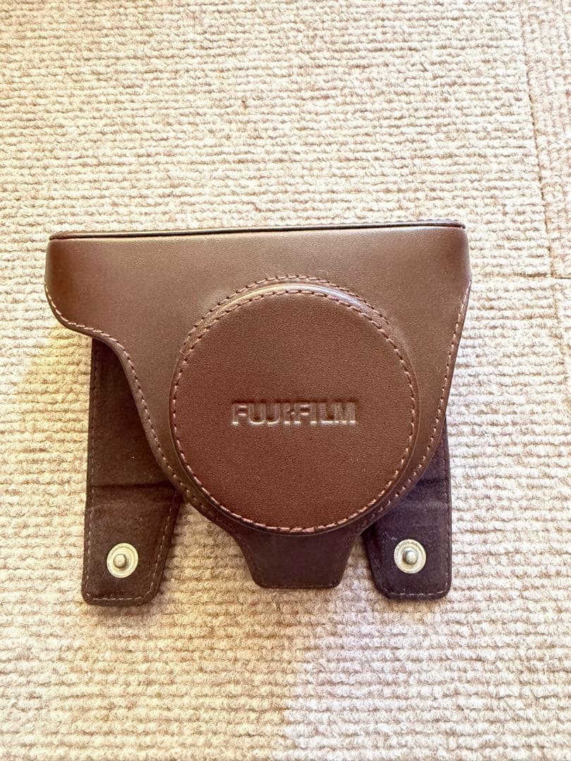 【美品】FUJIFILM X100 初代 レンズフード付 ムック本付 箱付き