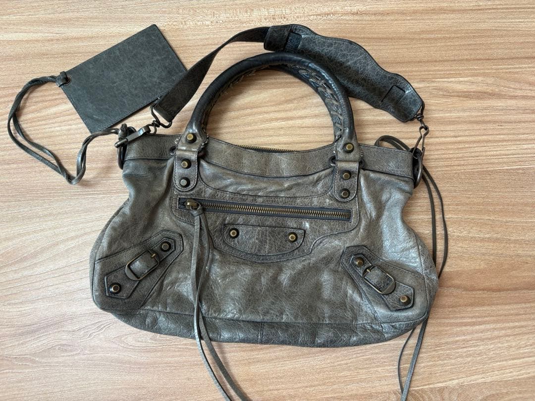 バレンシアガ　バッグ　グレー