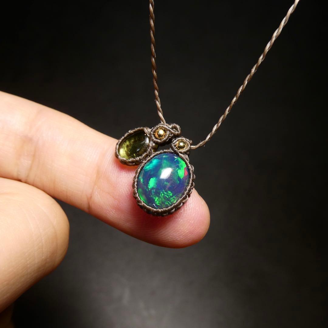 ブラックオパールとペリドットのマクラメネックレス