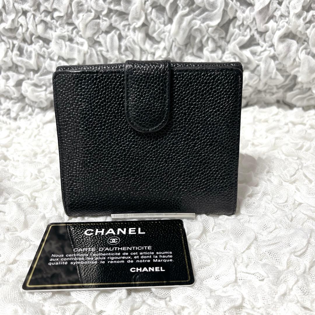 CHANEL ブラック 二つ折り財布　キャビアスキン　コンパクト　レザー　黒