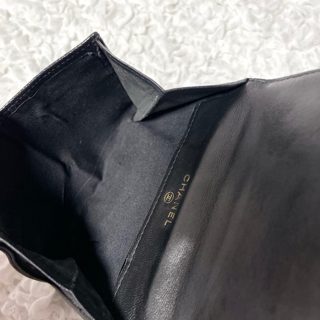 CHANEL ブラック 二つ折り財布　キャビアスキン　コンパクト　レザー　黒
