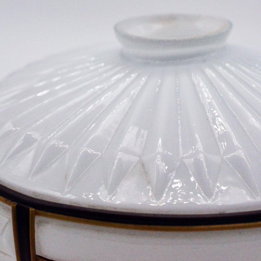 昭和レトロ　電笠 乳白ガラス　プレスガラス　セル巻き　幾何学 戦前〜昭和初期