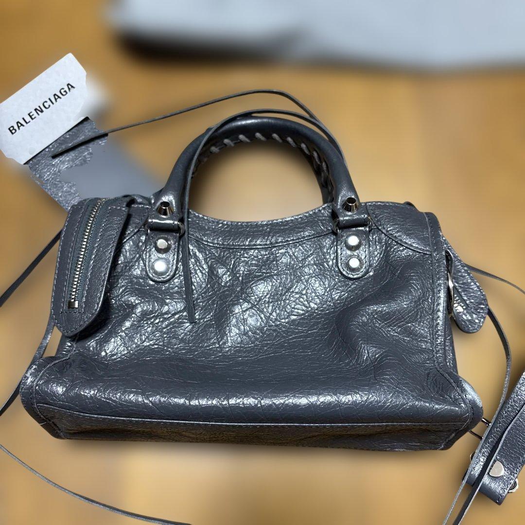 BALENCIAGA シティー　グレー