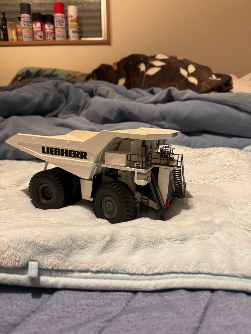 LIEBHERR 1/50 マイニングダンプ