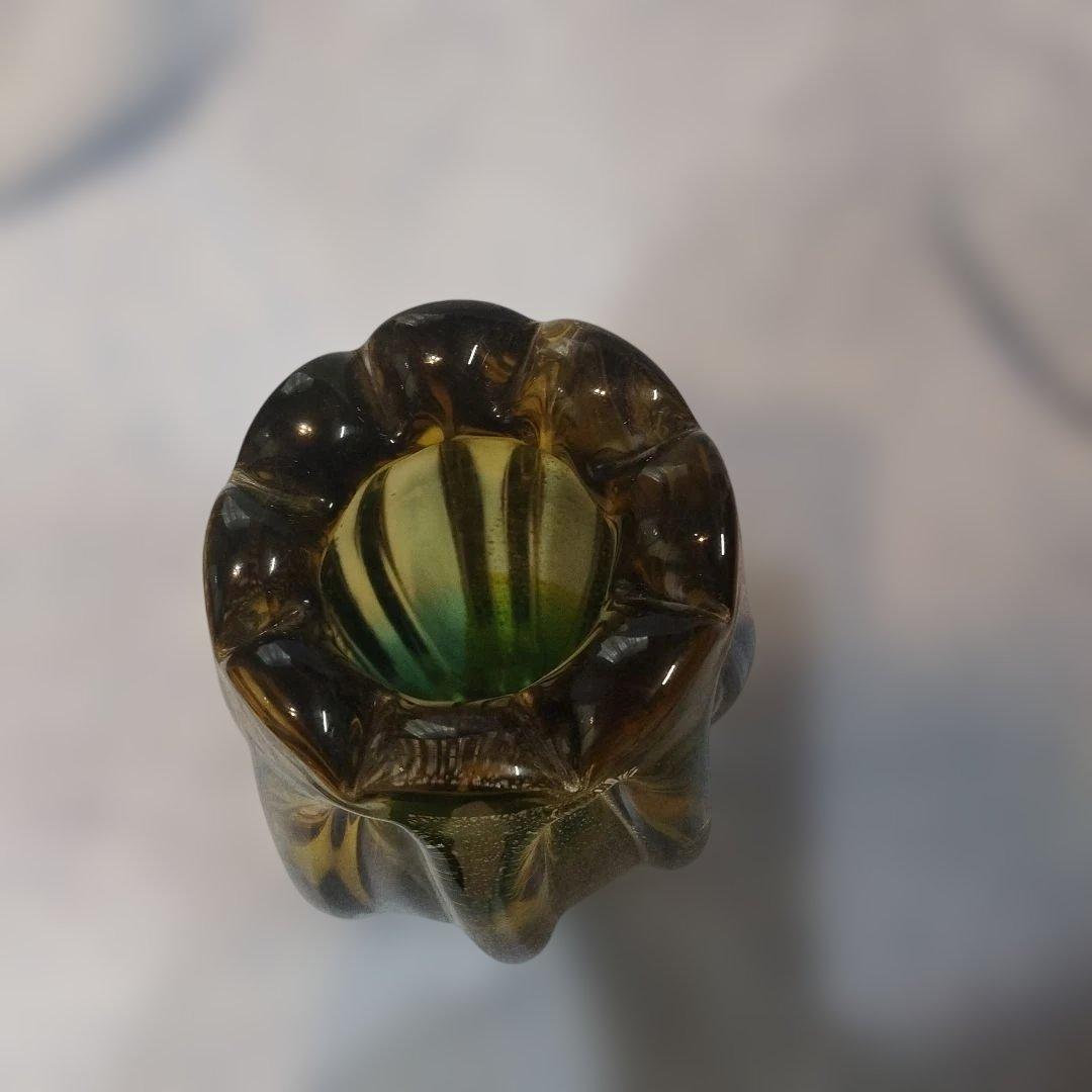 ビードロ ？黄緑色 花びらデザイン ガラス花瓶