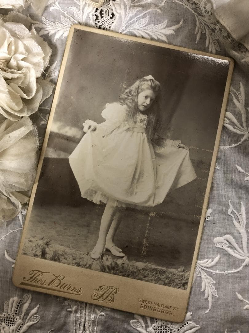 フランスアンティーク カルト・ド・ヴィジット セピア色の美しい少女　サイズ大きめ