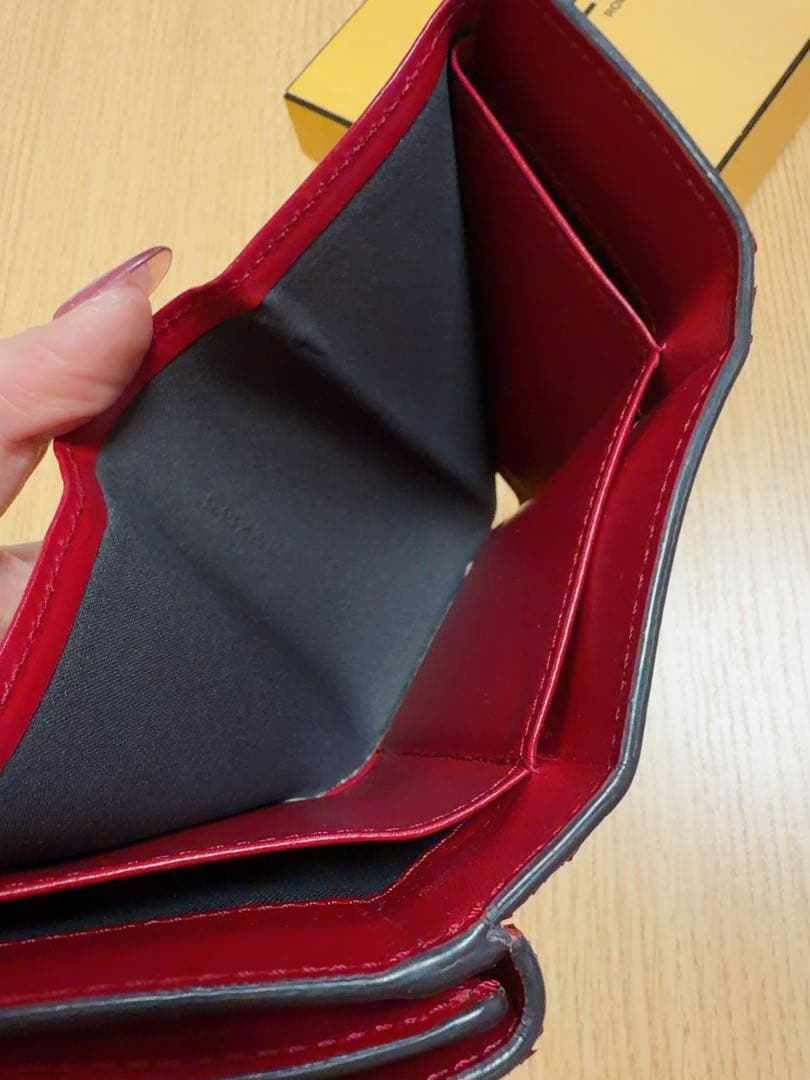 フェンディ 三つ折り財布 エフイズ FFロゴ エンボス レザー バイカラーレッド