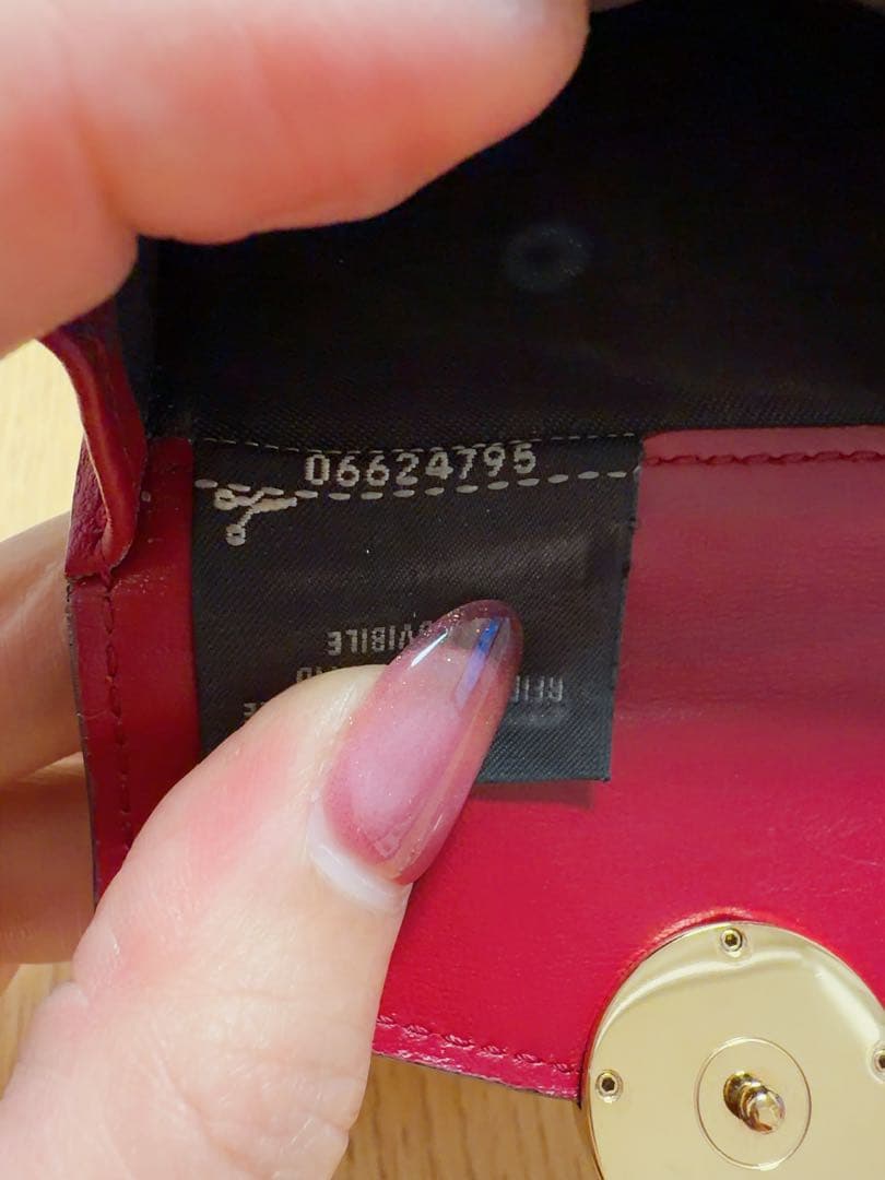 フェンディ 三つ折り財布 エフイズ FFロゴ エンボス レザー バイカラーレッド