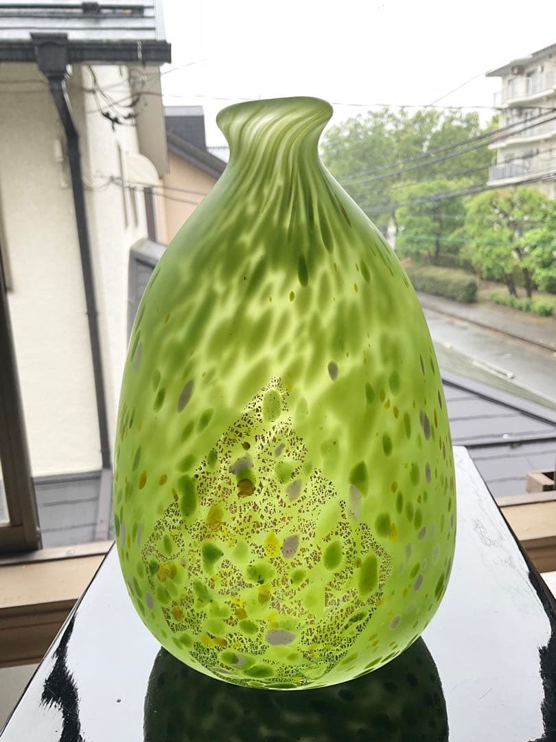 藤田喬平　美しい「新緑色吹雪紋花瓶」