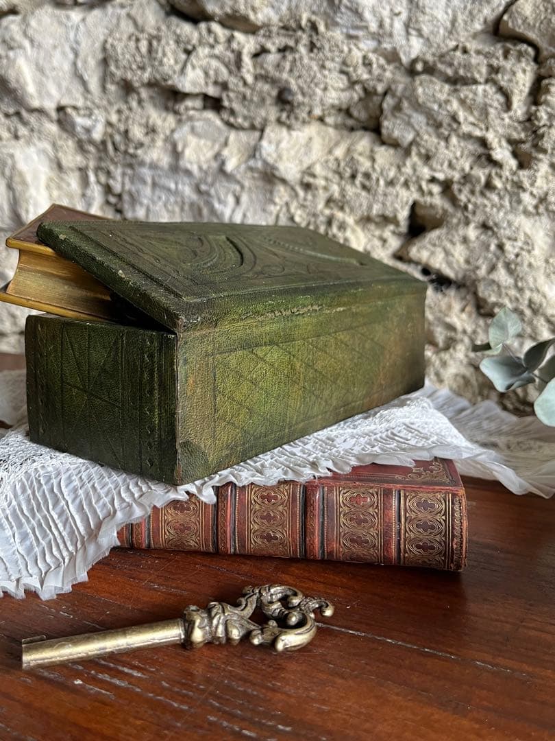 ◆フランスアンティーク｜ハンドメイド型押し革の木箱レザー小箱、緑モスグリーン茶