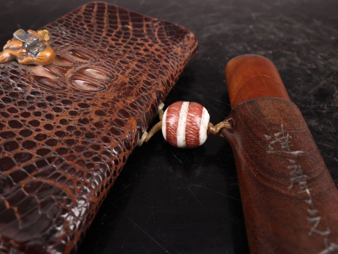 K1618 喫煙具 加納鉄哉刀 一休筆 達摩金具 光山刀 皮製煙草入 莨入 緒締