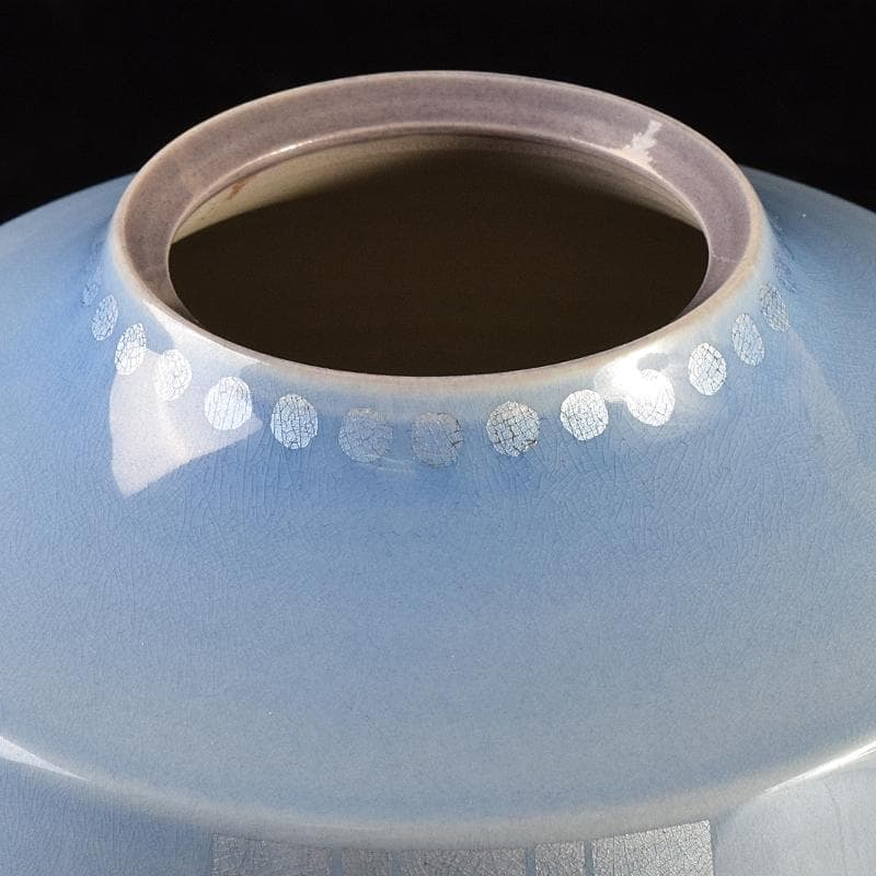 九谷焼　中田一於作　淡青釉裏銀彩　花文　壷　共布共箱　M　R7804B