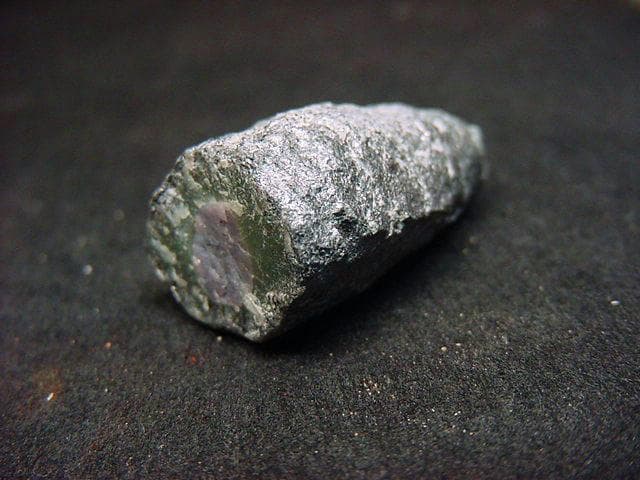 国産鉱物1172 国産の宝石スタールビー単結晶