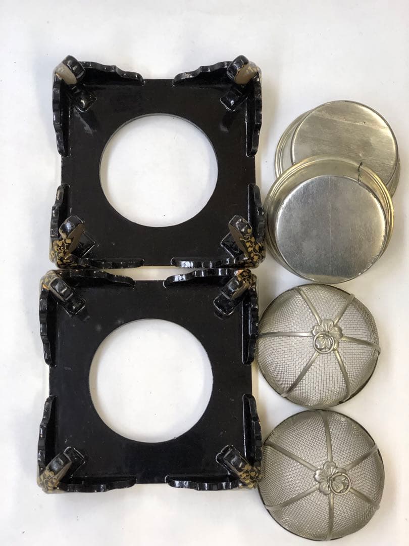 雛道具　金蒔絵　木製　ミニ火鉢　唐草模様　アンティーク　御殿火鉢