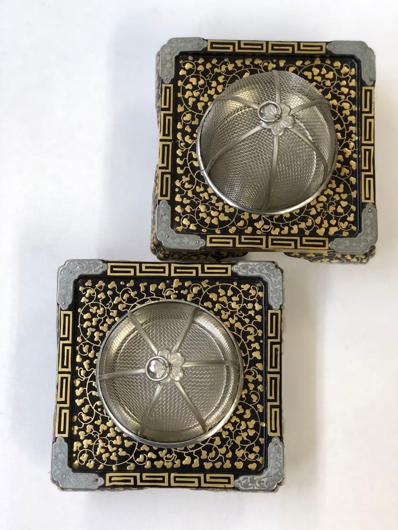 雛道具　金蒔絵　木製　ミニ火鉢　唐草模様　アンティーク　御殿火鉢