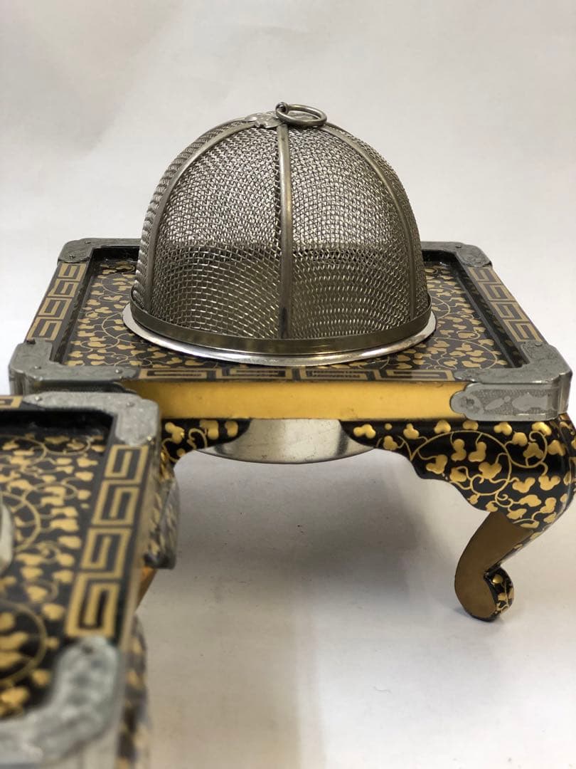 雛道具　金蒔絵　木製　ミニ火鉢　唐草模様　アンティーク　御殿火鉢