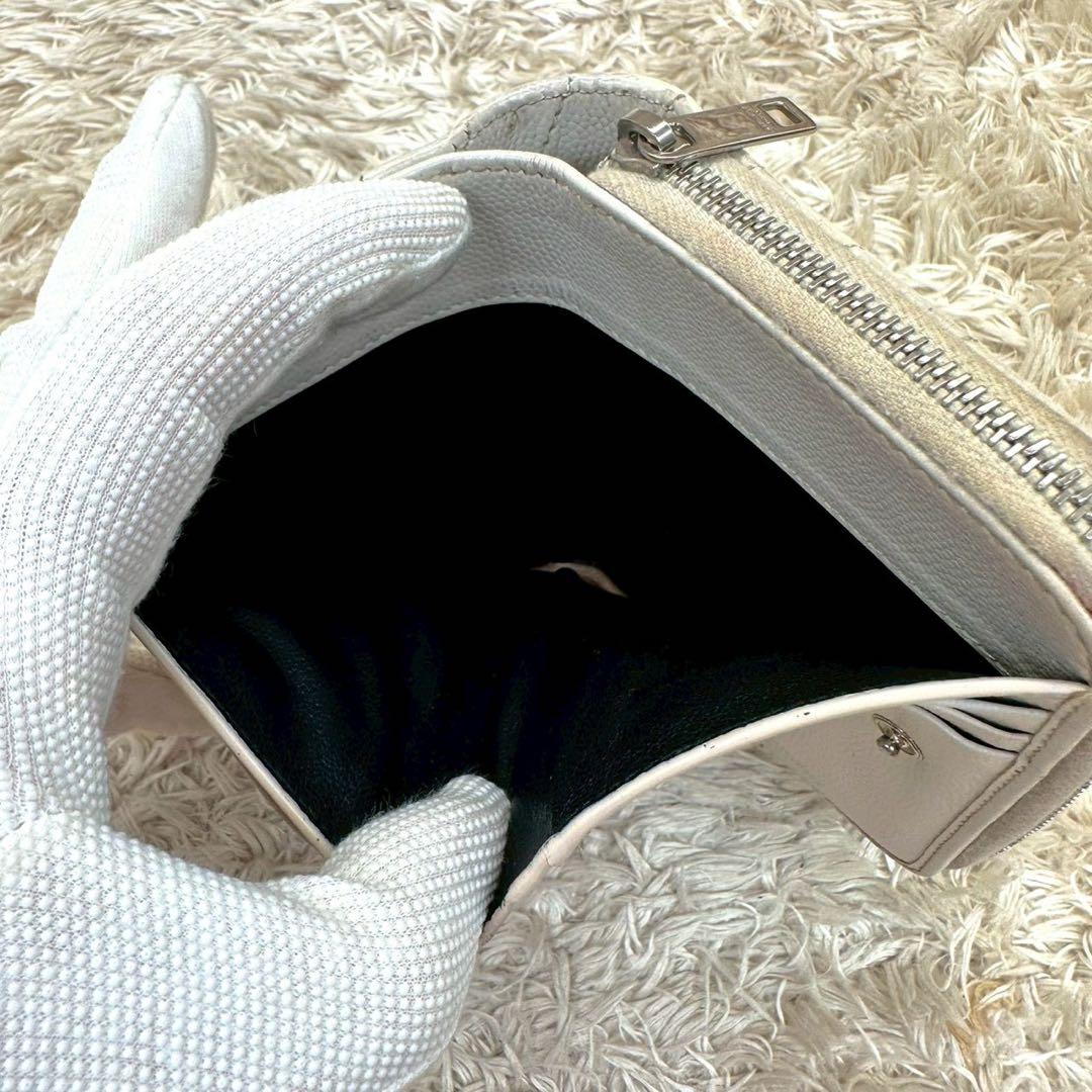 【美品】サンローラン 二つ折り財布 ホワイト Vステッチ キャビアスキン YSL