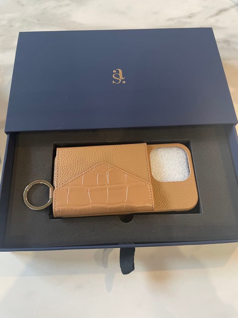 iPhone16pro ケース リップケース・ストラップ付き　ボナベンチュラ