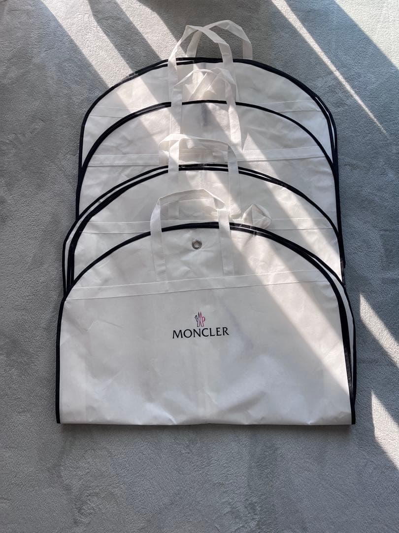 MONCLER ガーメントバッグ 4枚セット